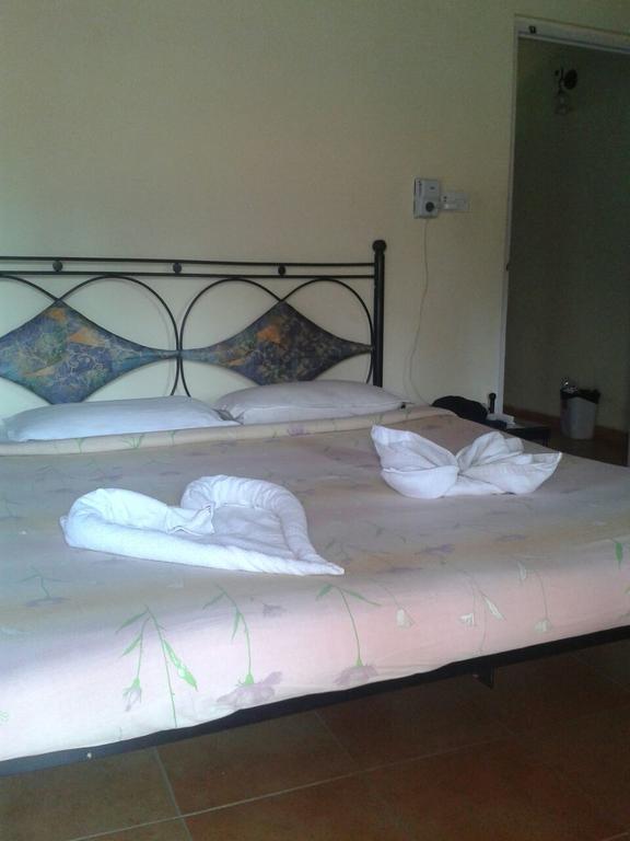 Libton Manor Hotell Candolim Exteriör bild