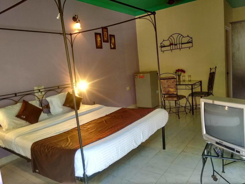 Libton Manor Hotell Candolim Exteriör bild